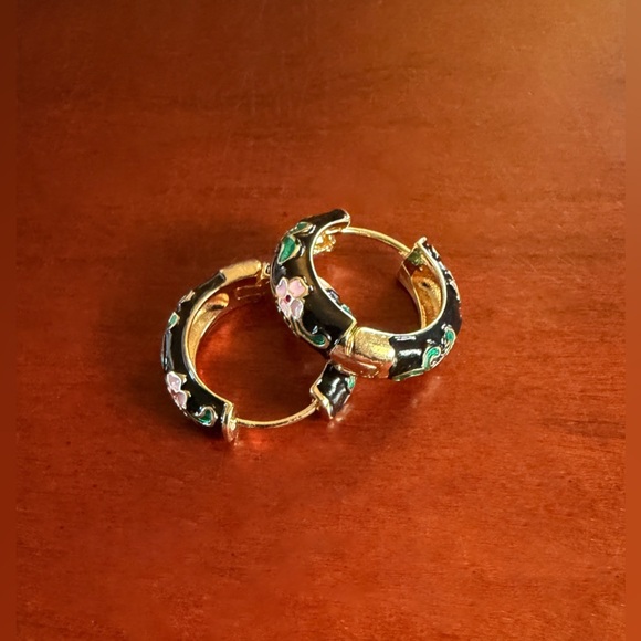 Vintage-inspired Black Floral Boho enamel hoop earrings for pierced ears - Picture 5 of 7
